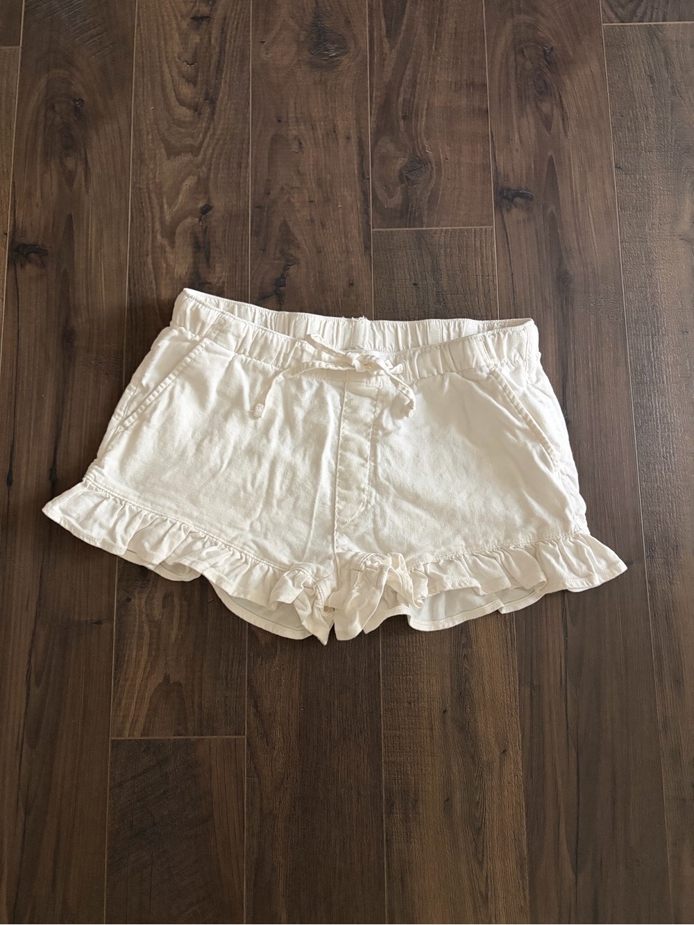 American Eagle Outfitters White Ruffle Hem Shorts